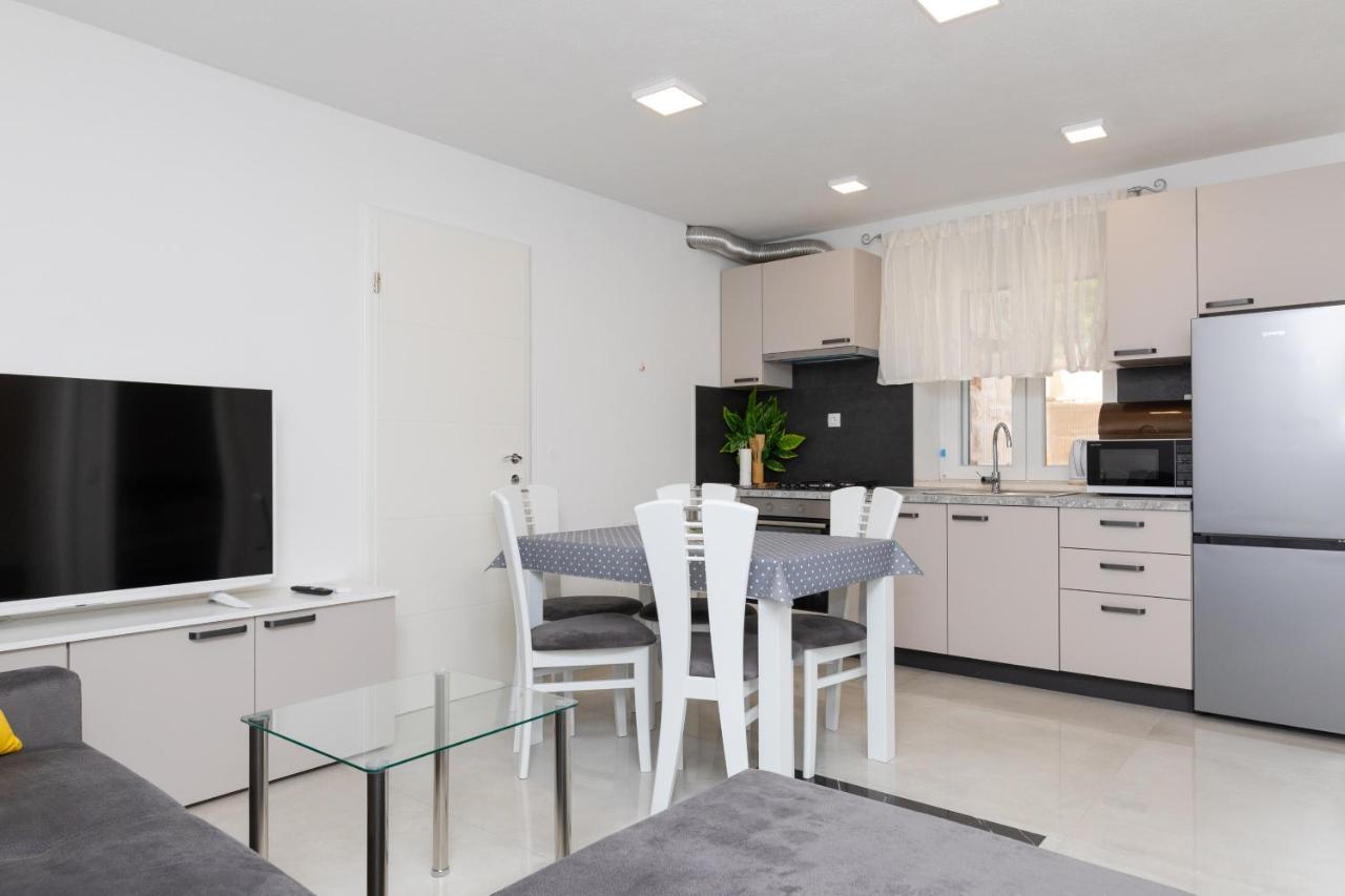 Apartmani Canaki Supetar Ngoại thất bức ảnh