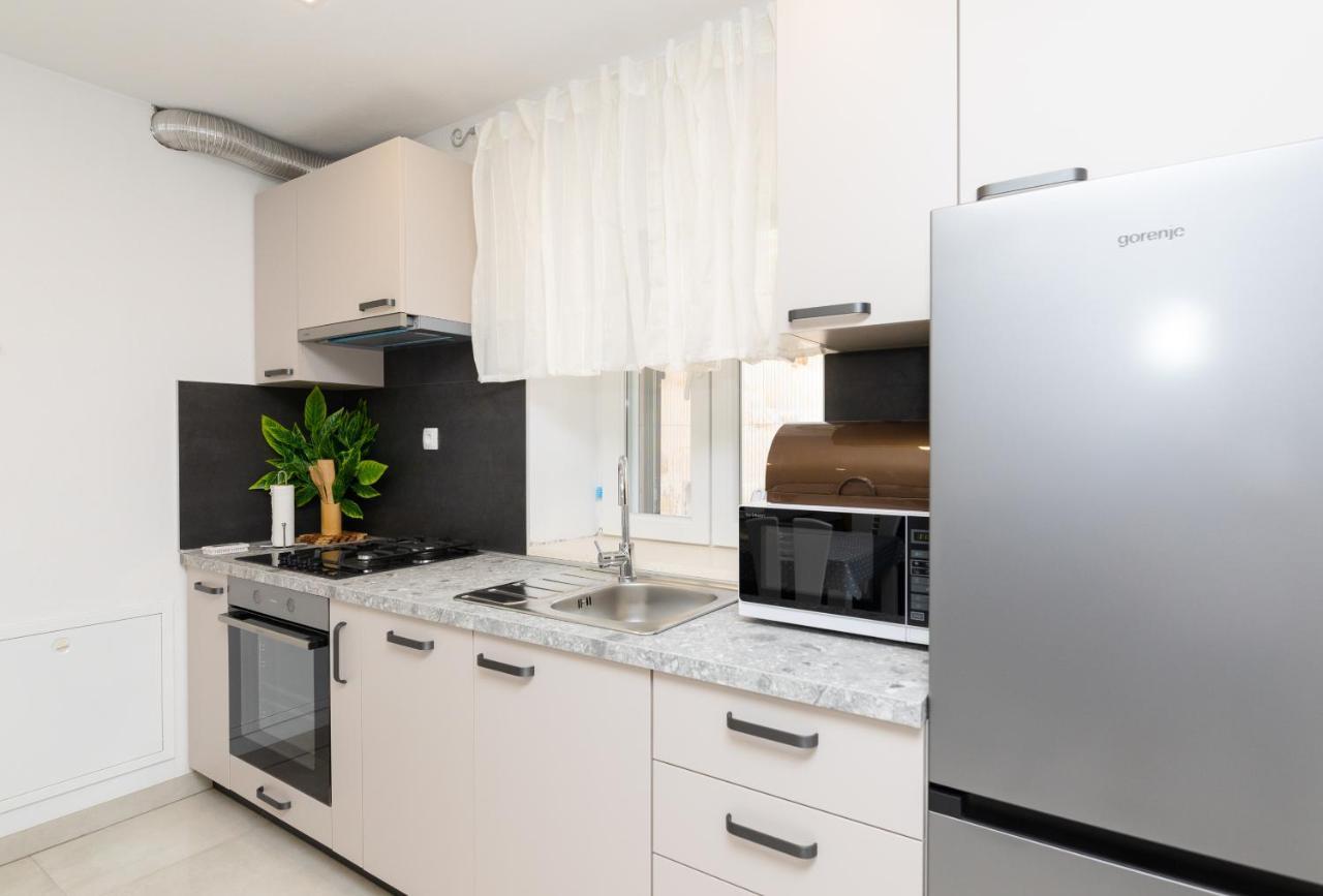 Apartmani Canaki Supetar Ngoại thất bức ảnh