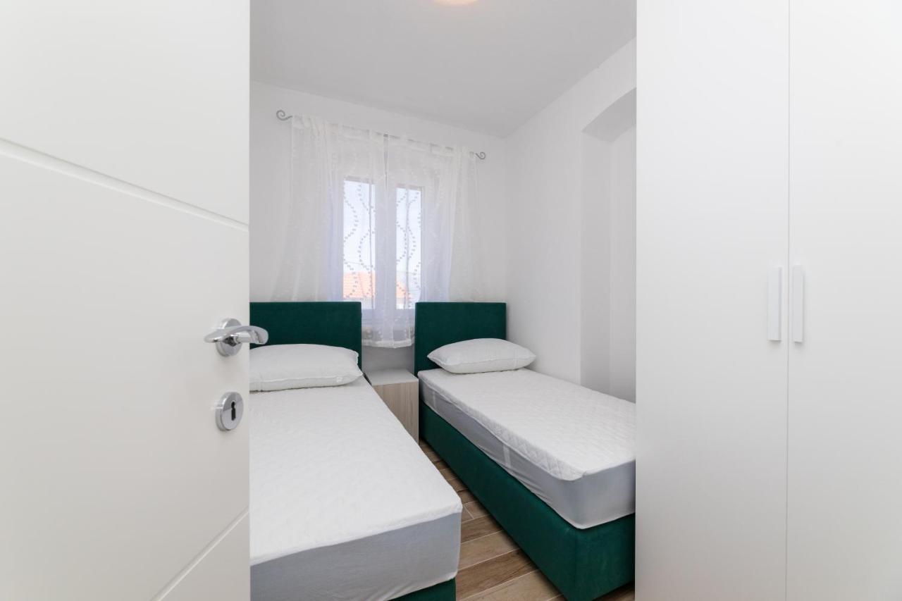 Apartmani Canaki Supetar Ngoại thất bức ảnh