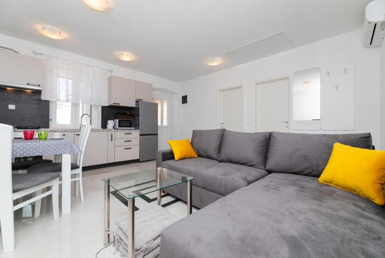 Apartmani Canaki Supetar Ngoại thất bức ảnh